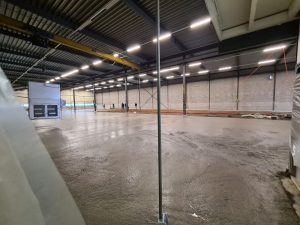 Floer is verhuisd beton vloer magazijn