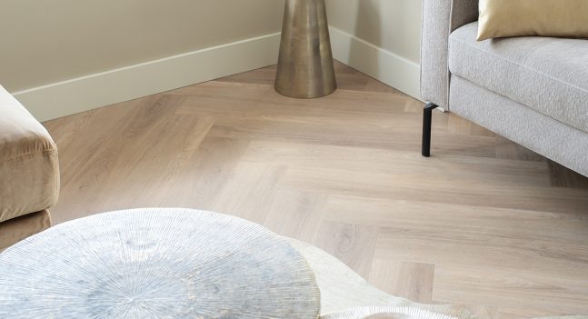 Floer-Walvisgraat-PVC-Orka-Onbehandeld-vloer-interieur-xl-visgraat-vloer-woonkamer-interieur-top 10 licht eiken vloeren-4-tips-voor-kleine-ruimtes