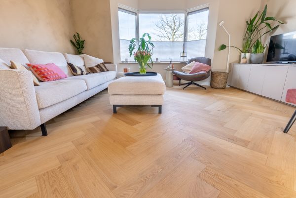 Floer-Hybride-Hout-Visgraat-vloer-Natuur-Eiken-interieur