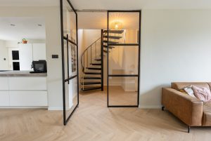 Floer-Walvisgraat-PVC-vloer-Gaia-Grijsbeige