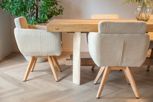 Floer Walvisgraat PVC vloer Orka Onbehandeld eetkamer beige