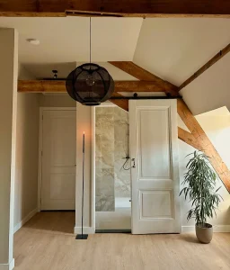 Floer-Dorpen-PVC-vloer-Grolloo-Grijsbeige-Eiken bovenverdieping rustige beige pvc vloer in woning