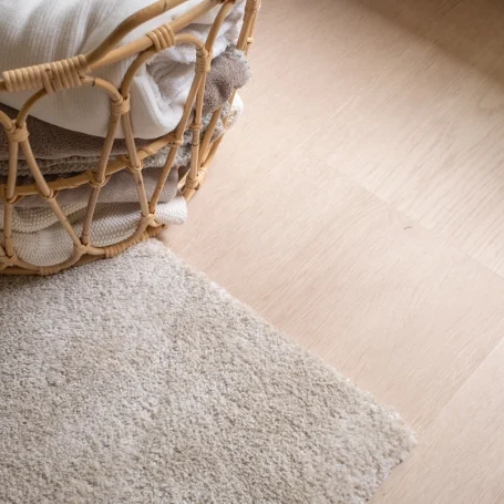 Floer Landhuis Click PVC vloer Witte Eik minimalistisch interieur beige woonkamer