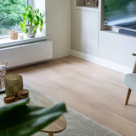 Floer Landhuis Click PVC vloer Witte Eik minimalistisch interieur beige woonkamer