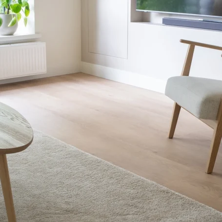 Floer Landhuis Click PVC vloer Witte Eik minimalistisch interieur beige woonkamer