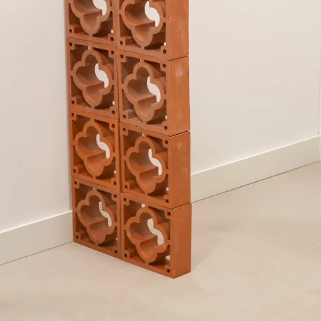 Floer-Terracotta-Roomdivider-Clover-product-sfeer-perspectief