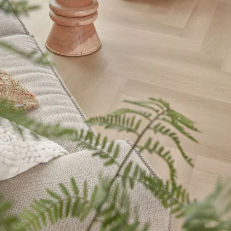 Floer-Walvisgraat-PVC-vloer-Zwaardvis-Zand-woonkamer