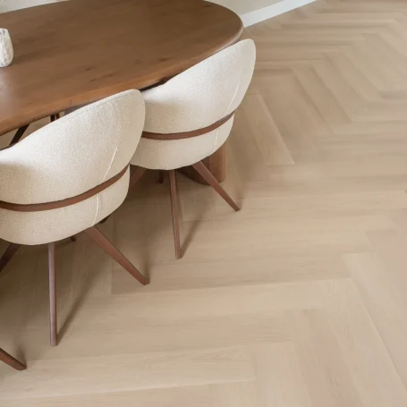 Floer-Walvisgraat-PVC-vloer-Zwaardvis-Zand-woonkamer-2