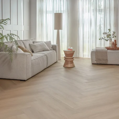 Floer-Walvisgraat-PVC-vloer-Zwaardvis-Zand-woonkamer