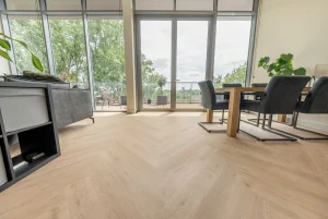 Floer-Walvisgraat-Click-PVC-Gaia-Grijsbeige-woning-inrichting-2