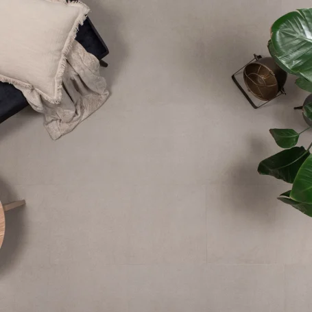 Floer Tegel Click PVC Betonlook Greige sfeer topdown groot