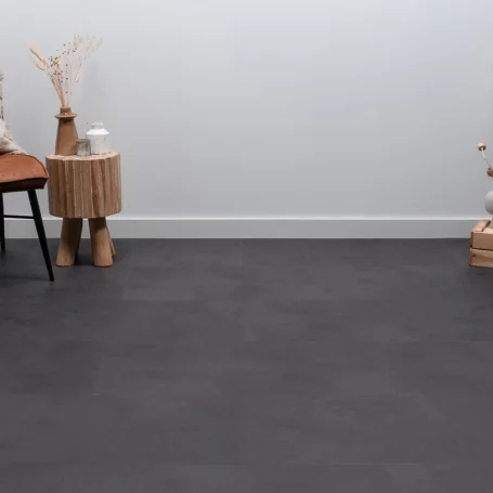 Floer Tegel Click PVC Betonlook Zwart sfeer front