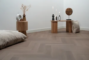 Floer Visgraat PVC vloer Greige Eiken sfeer perspectief