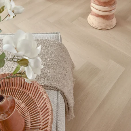 Floer-Walvisgraat-Click-PVC-vloer-Zwaardvis-Zand-woonkamer-