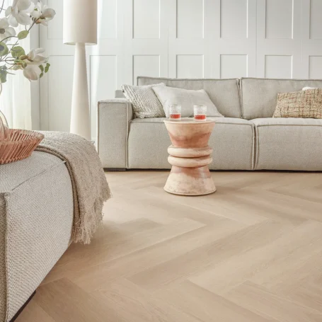 Floer-Walvisgraat-Click-PVC-vloer-Zwaardvis-Zand-woonkamer-13-