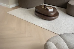 Floer-Walvisgraat-Click-PVC-vloer-Zwaardvis-Zand-woonkamer-4