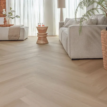 Floer-Walvisgraat-Click-PVC-vloer-Zwaardvis-Zand-woonkamer-