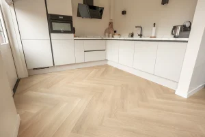 Floer Walvisgraat Click PVC vloer Noordkaper Natuur interieur keuken