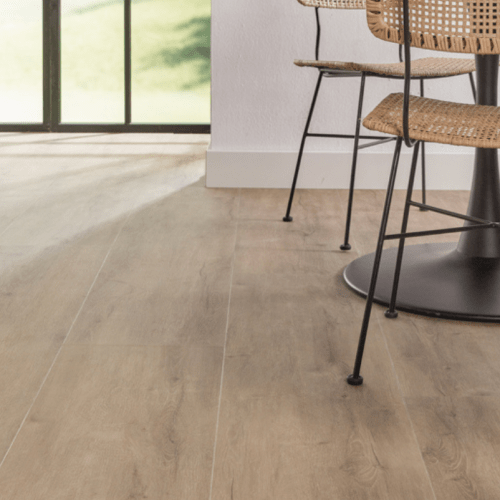 Waarom je beter géén viltjes gebruikt op een PVC vloer