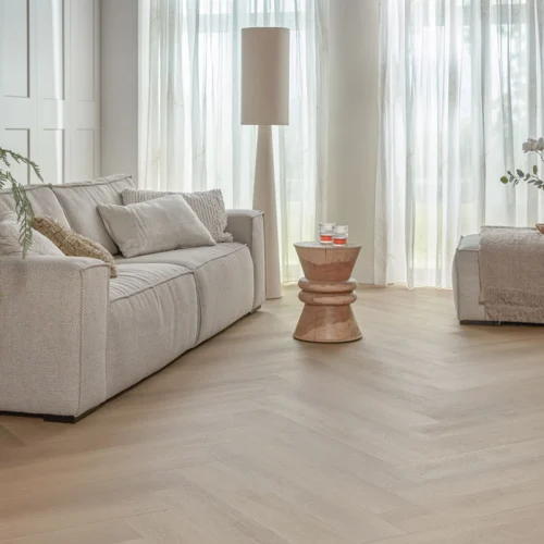 PVC vloer schoonmaken met een stoomreiniger: slim of juist niet?