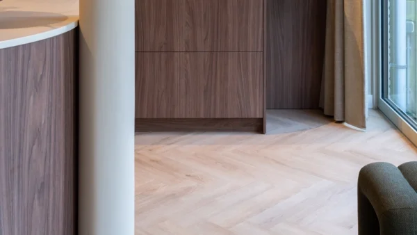 Floer-Visgraat-PVC-vloer-Natuur-Eiken-interieur-1