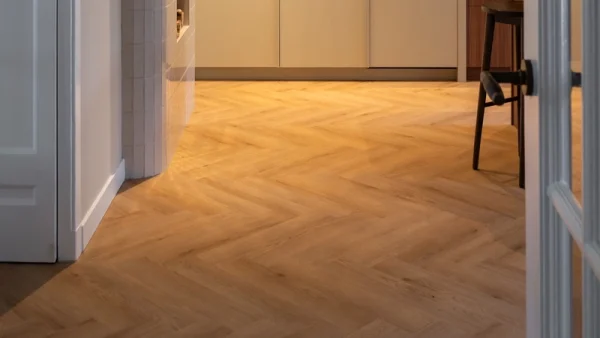 Floer-Visgraat-PVC-vloer-Natuur-Eiken-interieur-3