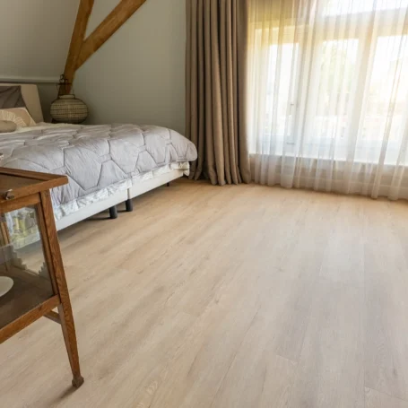 Floer Natuur Click PVC vloer Garda Grijsbeige interieur