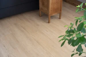 Floer Natuur Click PVC vloer Garda Grijsbeige interieur