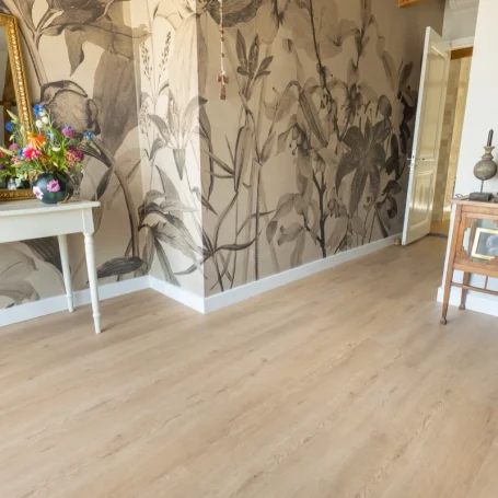 Floer Natuur Click PVC vloer Garda Grijsbeige interieur
