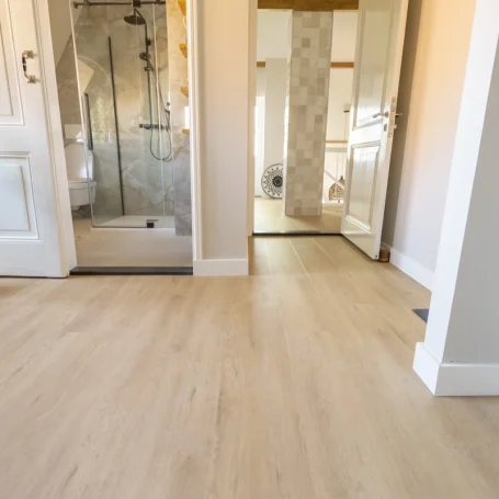 Floer Natuur Click PVC vloer Garda Grijsbeige interieur