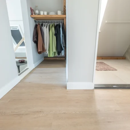 Floer Natuur Click PVC vloer Garda Grijsbeige interieur