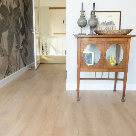 Floer Natuur Click PVC vloer Garda Grijsbeige interieur