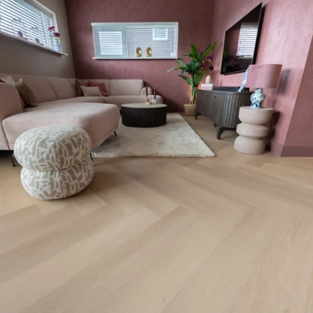 Floer Walvisgraat Click PVC vloer Zwaardvis Zand interieur