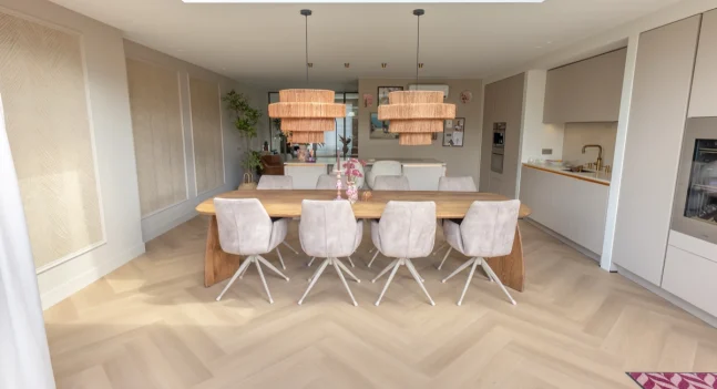 Floer Walvisgraat Click PVC vloer Zwaardvis Zand interieur