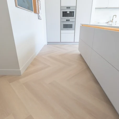 Floer Walvisgraat Click PVC vloer Zwaardvis Zand interieur